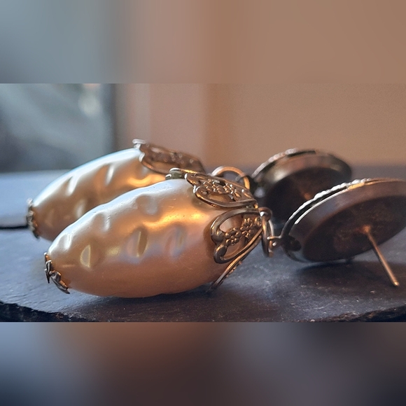 Vintage Pearl Earrings - Picture 4 of 6